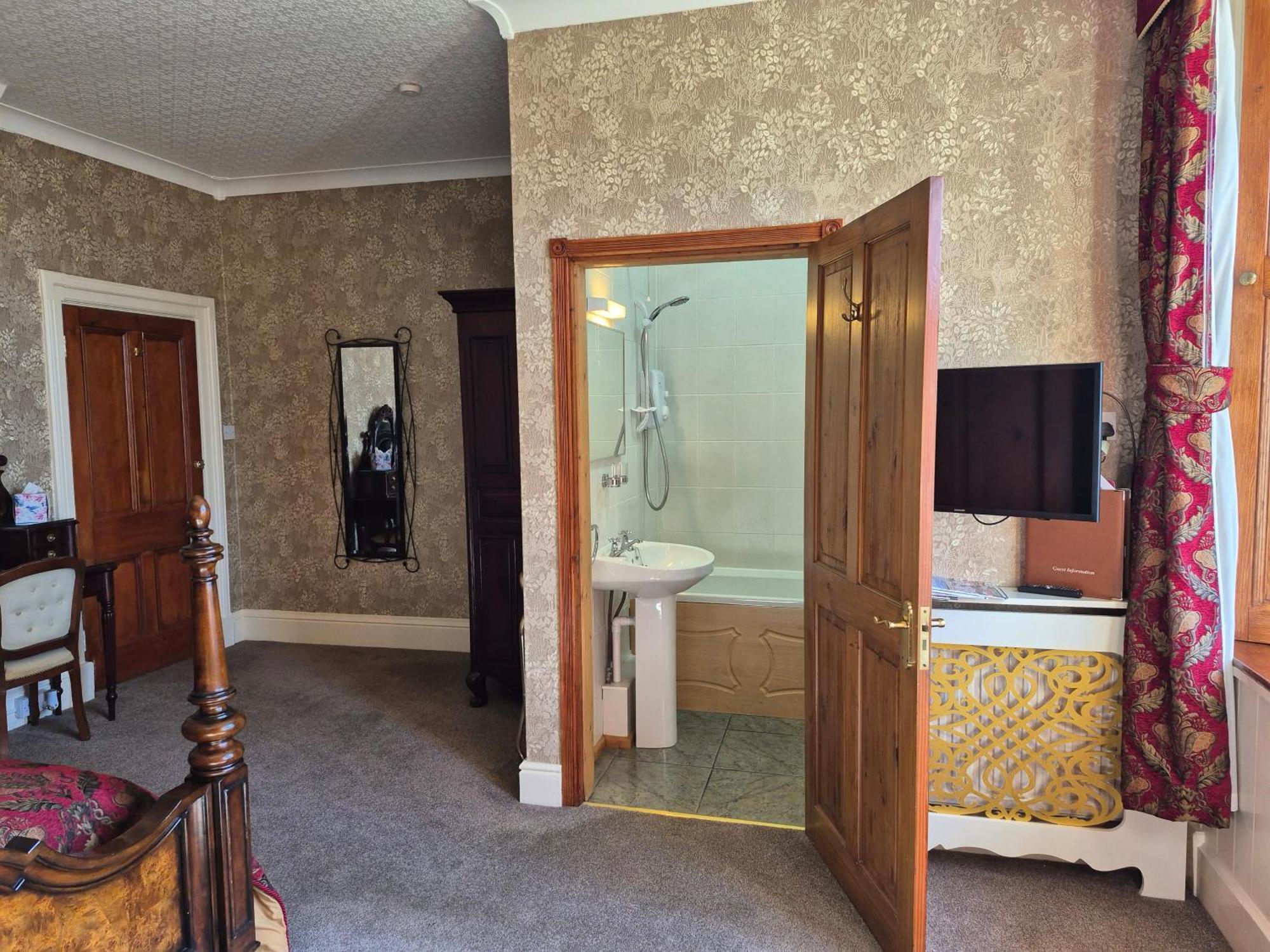 St David'S Guesthouse 하버포드웨스트 외부 사진