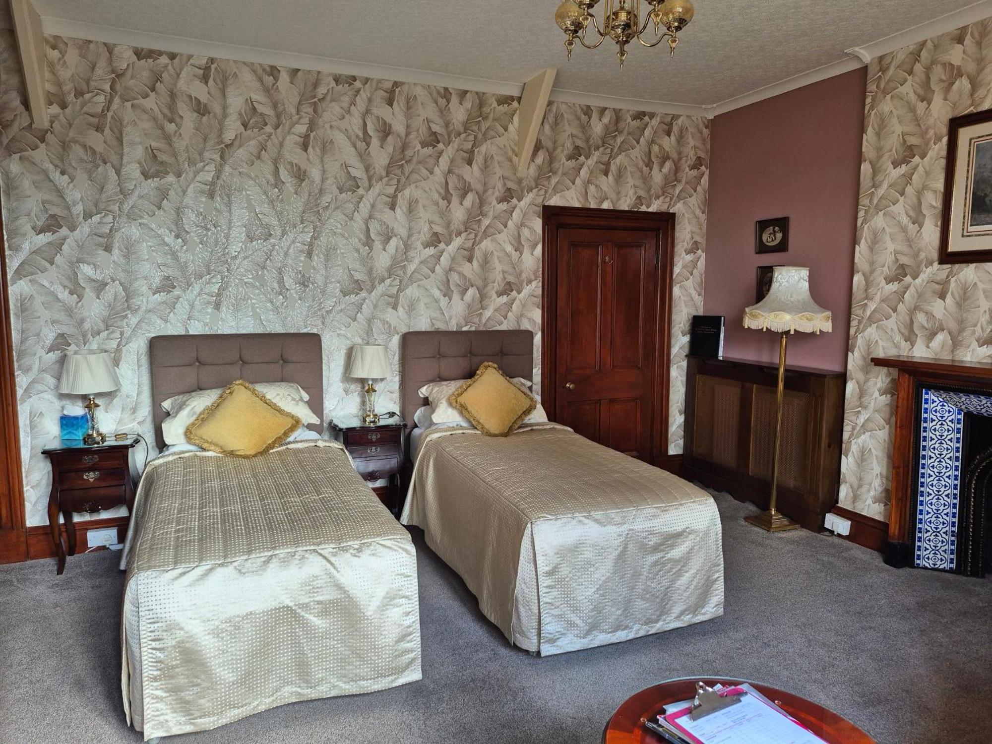 St David'S Guesthouse 하버포드웨스트 외부 사진